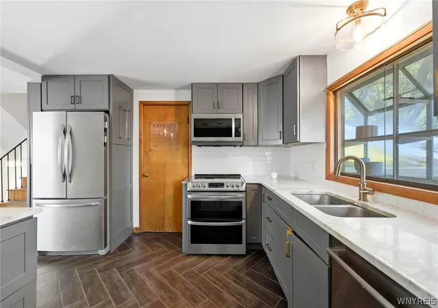 Photo 4 of Single family home for sale at 10 Cottonwood Dr, Buffalo, NY 14221 | MLS# B1695004 | Listing updated on 2026-09-05