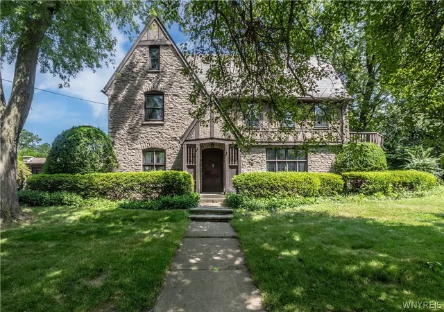 Photo 1 of Single family home for sale at 910 James Ave, Niagara Falls, NY 14305 | MLS# B1695407 | Listing updated on 2026-08-25