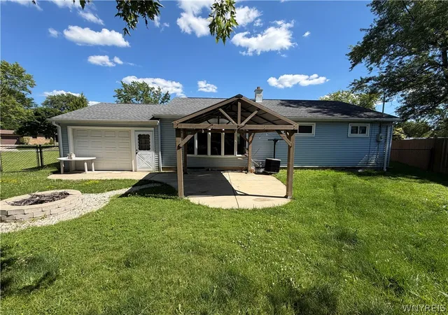 Photo 2 of Single family home for sale at 22 Castle Ct, Buffalo, NY 14226 | MLS# B1690736 | Listing updated on 2026-09-11