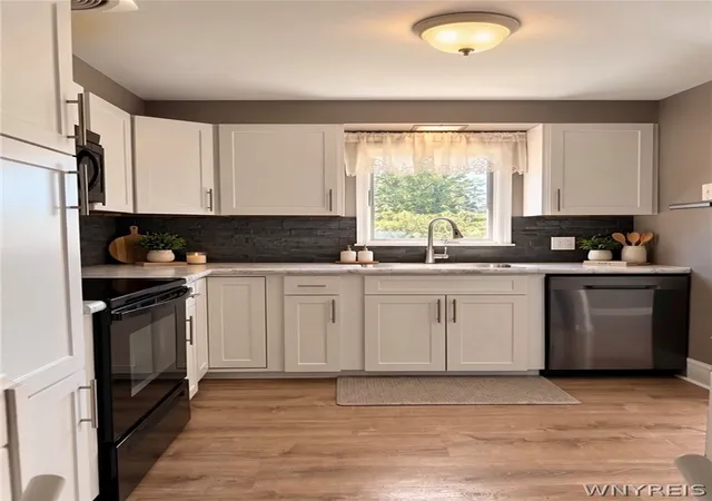 Photo 3 of Single family home for sale at 22 Castle Ct, Buffalo, NY 14226 | MLS# B1690736 | Listing updated on 2026-09-11
