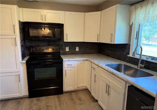 Photo 4 of Single family home for sale at 22 Castle Ct, Buffalo, NY 14226 | MLS# B1690736 | Listing updated on 2026-09-11