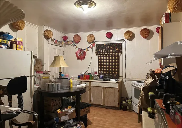 Photo 2 of Sale Pending at 350 Champlain St, Rochester, NY 14611 | MLS# R1694827 | Listing updated on 2026-08-31