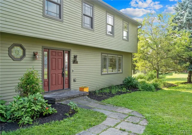 Photo 3 of Sale Pending at 8294 Prestwick Dr, Manlius, NY 13104 | MLS# S1673268 | Listing updated on 2026-09-10