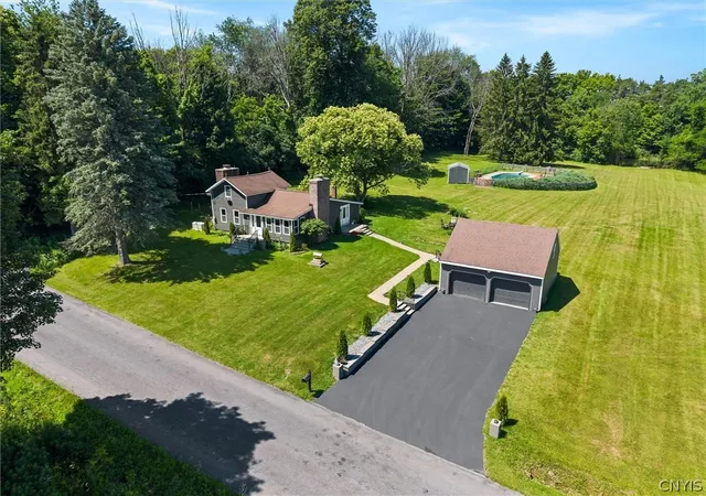 Photo 3 of Single family home for sale at 1631 Albring Rd, Skaneateles, NY 13152 | MLS# S1695500 | Listing updated on 2026-08-20