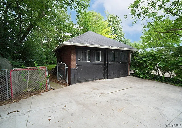 Listing Photo 5 - Condo for sale in building located at 235 Saranac Ave, Buffalo, NY 14216