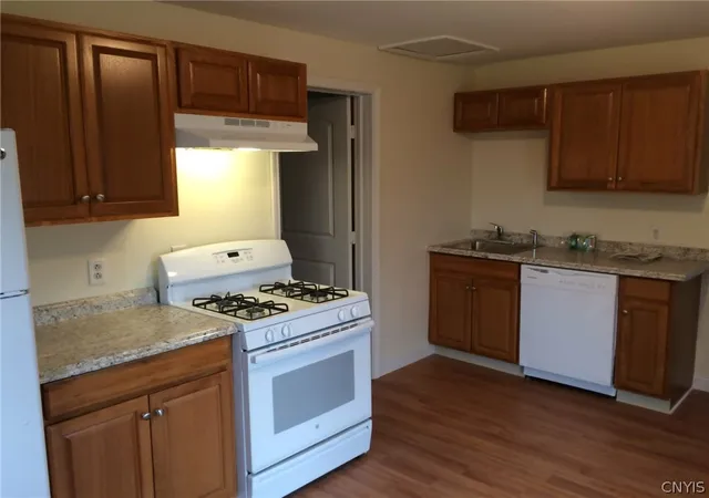 Listing Photo 5 - Condo for sale in building located at 101 Dillaye Ave, Syracuse, NY 13206 - Unit #3