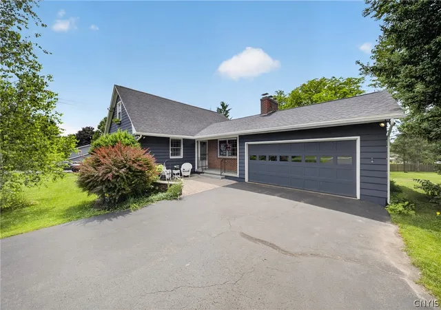 Photo 3 of Sale Pending at 4777 Enders Rd, Manlius, NY 13104 | MLS# S1695453 | Listing updated on 2026-08-15