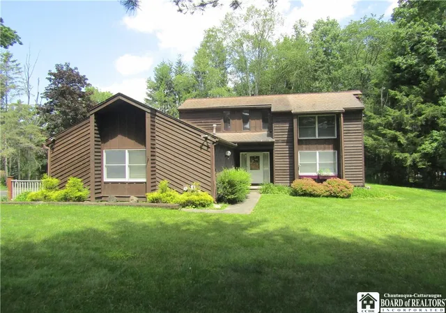 Photo 1 of Single family home for sale at 1757 Parkmeadow Dr, Jamestown, NY 14701 | MLS# R1695779 | Listing updated on 2026-09-01