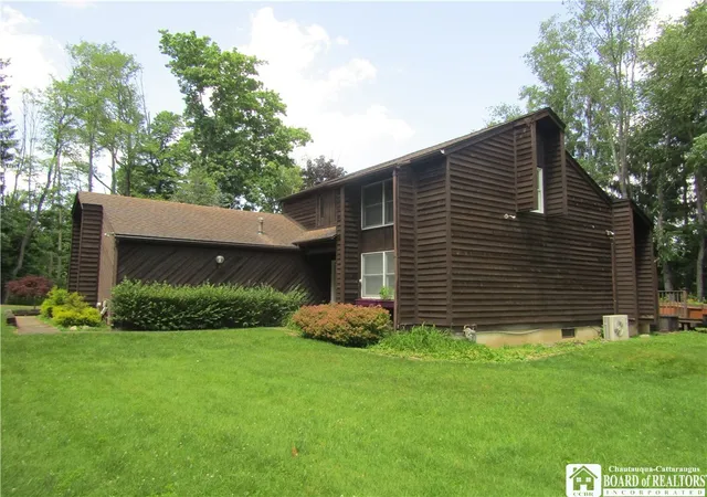 Photo 2 of Single family home for sale at 1757 Parkmeadow Dr, Jamestown, NY 14701 | MLS# R1695779 | Listing updated on 2026-09-01