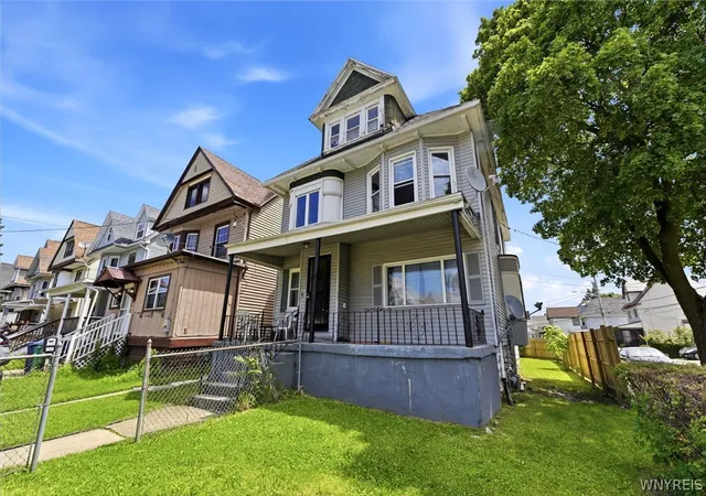 Photo 3 of Sale Pending at 3 Lilac St, Buffalo, NY 14220 | MLS# B1695821 | Listing updated on 2026-08-28