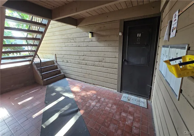 Photo 3 of Sale Pending at 105 Watertree Dr, East Syracuse, NY 13057 | MLS# S1692508 | Listing updated on 2026-09-03