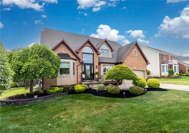 Photo 1 of Sale Pending at 5521 Country Clb Ln, Hamburg, NY 14075 | MLS# B1691457 | Listing updated on 2026-09-01