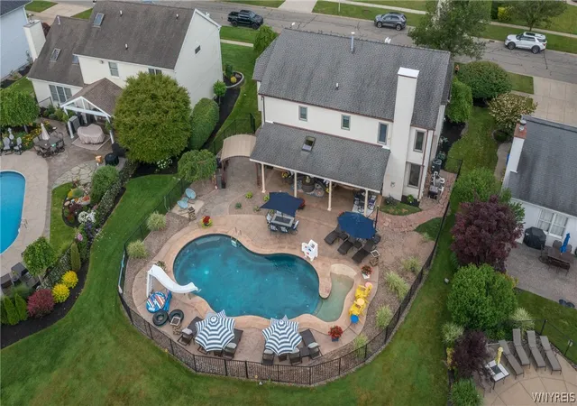 Photo 3 of Sale Pending at 5521 Country Clb Ln, Hamburg, NY 14075 | MLS# B1691457 | Listing updated on 2026-09-01
