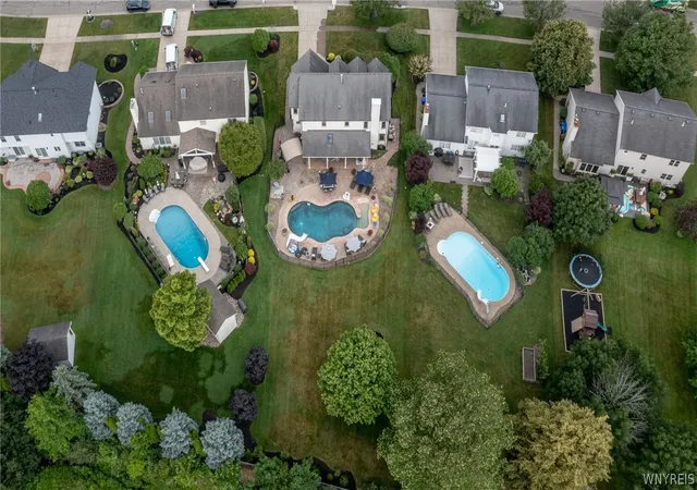 Photo 4 of Sale Pending at 5521 Country Clb Ln, Hamburg, NY 14075 | MLS# B1691457 | Listing updated on 2026-09-01