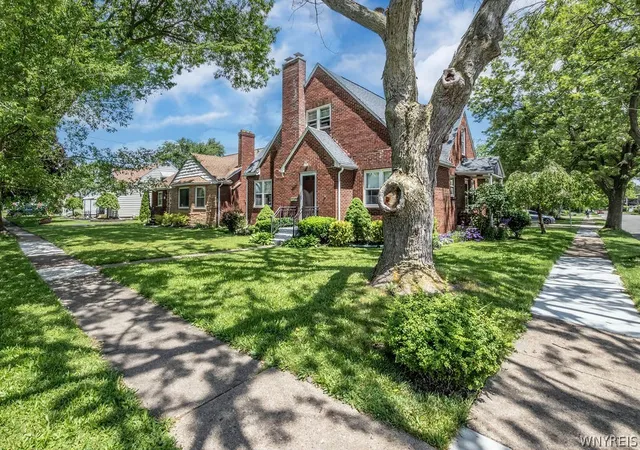 Photo 2 of Single family home for sale at 647 Barrally St, North Tonawanda, NY 14120 | MLS# B1694073 | Listing updated on 2026-08-05