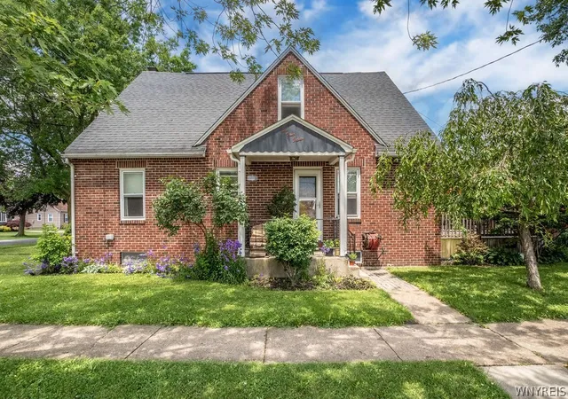 Photo 3 of Single family home for sale at 647 Barrally St, North Tonawanda, NY 14120 | MLS# B1694073 | Listing updated on 2026-08-05