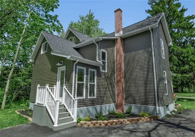 Photo 3 of Single family home for sale at 193 E Main St, Hamburg, NY 14075 | MLS# B1696052 | Listing updated on 2026-09-08