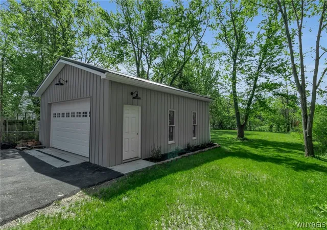 Photo 4 of Single family home for sale at 193 E Main St, Hamburg, NY 14075 | MLS# B1696052 | Listing updated on 2026-09-08