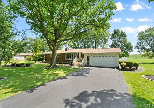 Photo 2 of Sale Pending at 5437 Elm Dr, Lewiston, NY 14092 | MLS# B1695264 | Listing updated on 2026-08-11