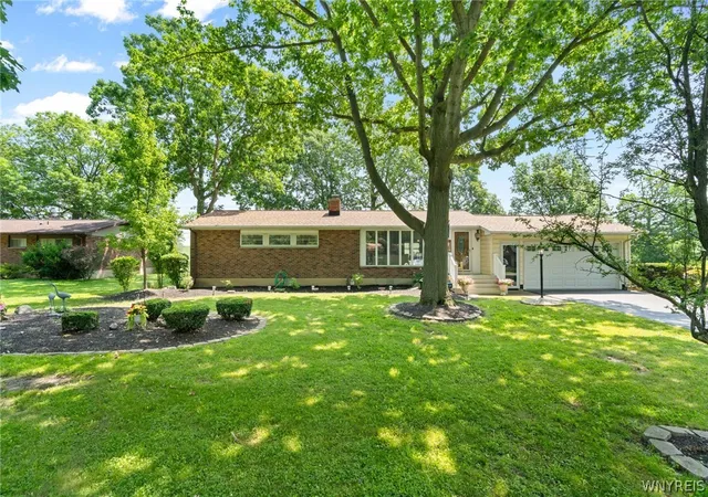 Photo 3 of Sale Pending at 5437 Elm Dr, Lewiston, NY 14092 | MLS# B1695264 | Listing updated on 2026-08-11