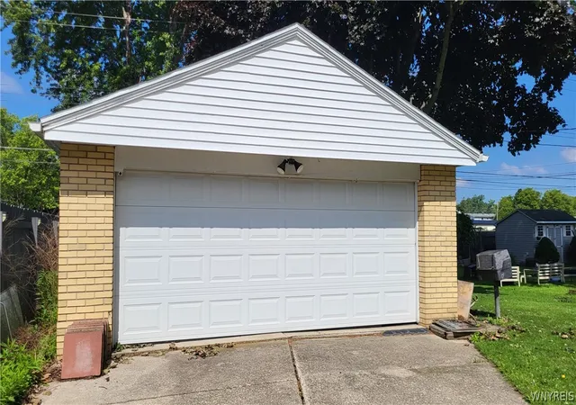 Photo 3 of Sale Pending at 224 Sky Hi Dr, Buffalo, NY 14224 | MLS# B1695939 | Listing updated on 2026-08-29