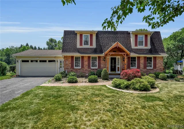 Photo 1 of Sale Pending at 6475 Ludon Dr, Hamburg, NY 14075 | MLS# B1696242 | Listing updated on 2026-08-27