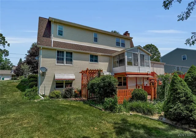 Photo 3 of Sale Pending at 6475 Ludon Dr, Hamburg, NY 14075 | MLS# B1696242 | Listing updated on 2026-08-27