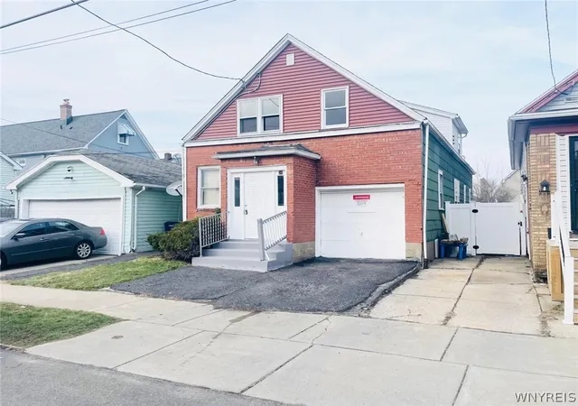 Photo 2 of Sale Pending at 39 Elgas St, Buffalo, NY 14207 | MLS# B1696367 | Listing updated on 2026-08-30
