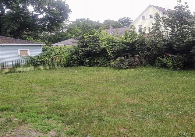 Photo 3 of Sale Pending at 1017 Willis Ave, Syracuse, NY 13204 | MLS# S1696420 | Listing updated on 2026-09-07