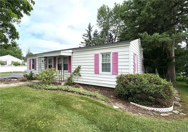 Photo 3 of Sale Pending at 51 Fleming St, Auburn, NY 13021 | MLS# S1696214 | Listing updated on 2026-09-05