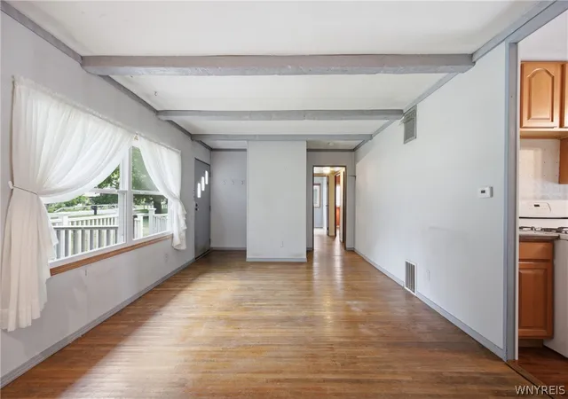 Photo 4 of Sale Pending at 4875 Meadowbrook Rd, Buffalo, NY 14221 | MLS# B1696321 | Listing updated on 2026-09-11