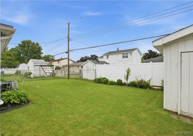 Photo 2 of Single family home for sale at 192 N Seine Dr, Buffalo, NY 14227 | MLS# B1695977 | Listing updated on 2026-09-05
