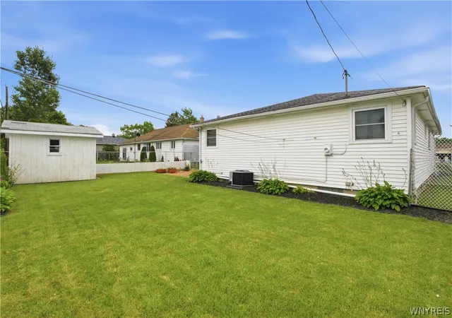 Photo 3 of Single family home for sale at 192 N Seine Dr, Buffalo, NY 14227 | MLS# B1695977 | Listing updated on 2026-09-05