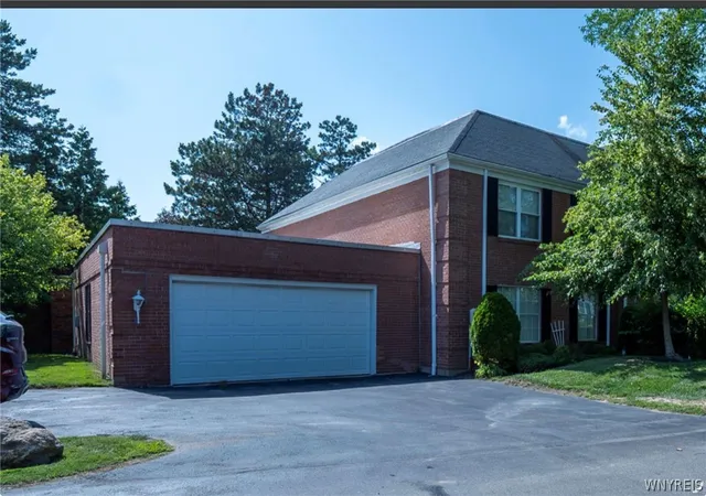 Photo 2 of Sale Pending at 2 Hickory Hl Rd #B, Buffalo, NY 14221 | MLS# B1695420 | Listing updated on 2026-08-25