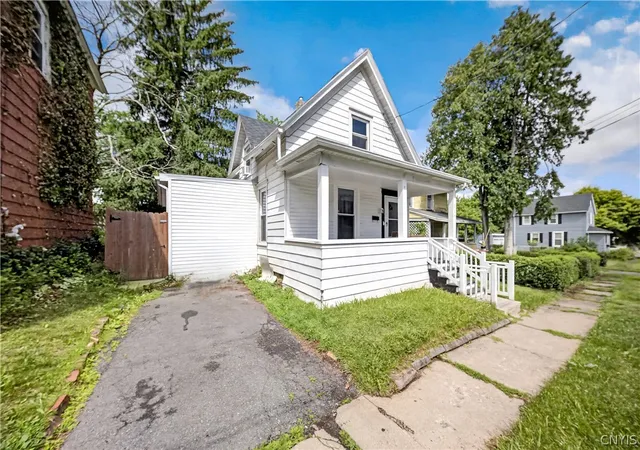 Photo 3 of Sale Pending at 209 Hazelhurst Ave, Syracuse, NY 13206 | MLS# S1695691 | Listing updated on 2026-08-18