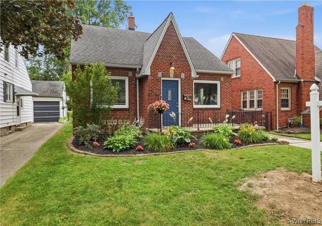 Photo 2 of Sale Pending at 36 Morton Dr, Buffalo, NY 14226 | MLS# B1696672 | Listing updated on 2026-08-27