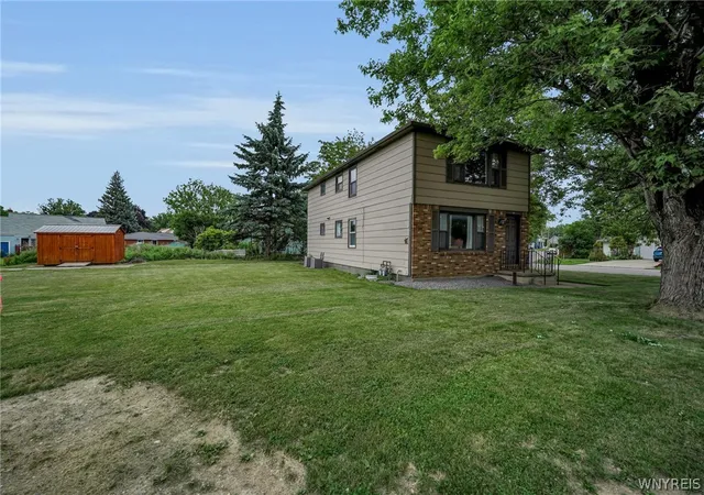 Photo 3 of Sale Pending at 590 Potters Rd, Buffalo, NY 14224 | MLS# B1695853 | Listing updated on 2026-08-12