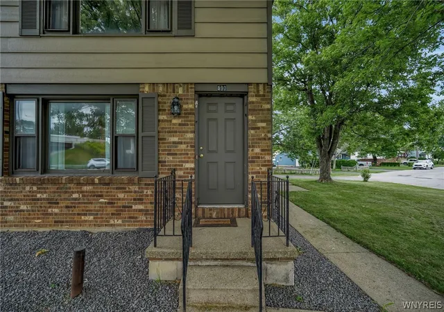 Listing Photo 4 - Condo for sale in building located at 590 Potters Rd, Buffalo, NY 14224