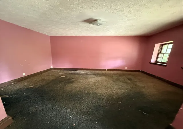 Photo 3 of Sale Pending at 26 Lloyd St, Rochester, NY 14611 | MLS# R1696604 | Listing updated on 2026-09-09