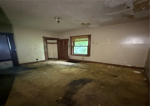 Photo 3 of Sale Pending at 26 Lloyd St, Rochester, NY 14611 | MLS# R1696604 | Listing updated on 2026-09-09