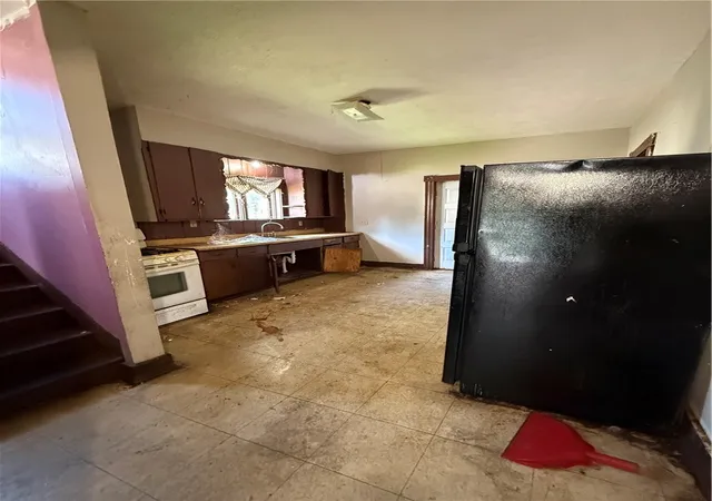 Photo 4 of Sale Pending at 26 Lloyd St, Rochester, NY 14611 | MLS# R1696604 | Listing updated on 2026-09-09