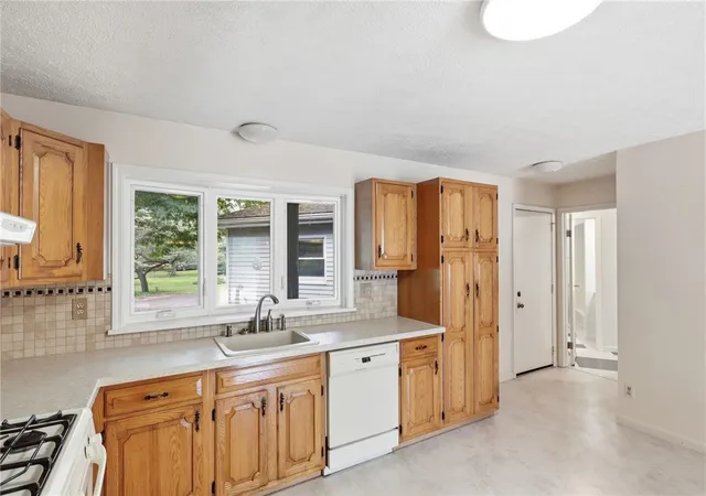 Photo 4 of Sale Pending at 1011 Mile Sq Rd, Pittsford, NY 14534 | MLS# R1696795 | Listing updated on 2026-08-26
