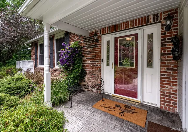 Photo 3 of Single family home for sale at 629 Lake Rd, Youngstown, NY 14174 | MLS# B1695973 | Listing updated on 2026-09-13