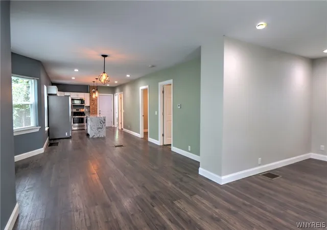 Photo 4 of Sale Pending at 427 Hoyt St, Buffalo, NY 14213 | MLS# B1697004 | Listing updated on 2026-08-08