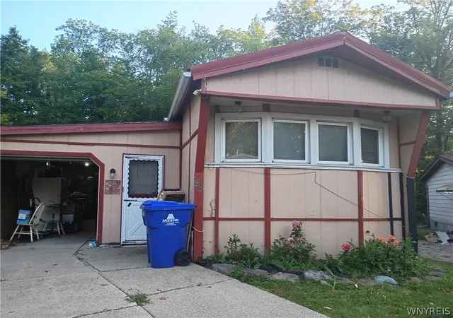 Manufactured home for sale at 93 Waterview Pkwy, Hamburg, NY 14075 | MLS# B1696911