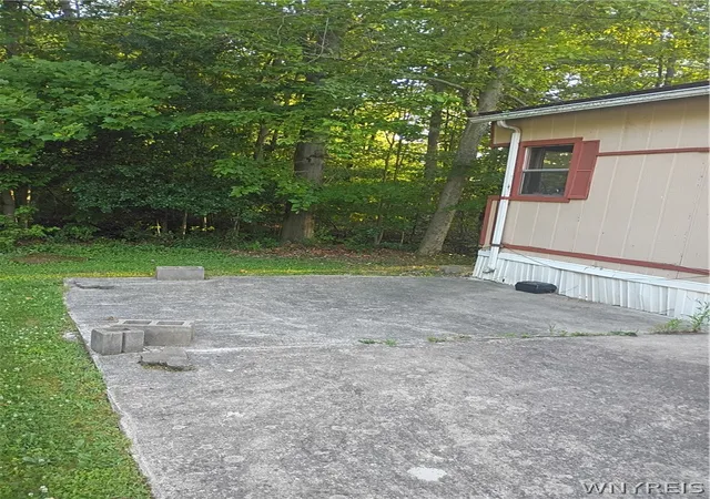 Photo 3 of Manufactured home for sale at 93 Waterview Pkwy, Hamburg, NY 14075 | MLS# B1696911 | Listing updated on 2026-09-14