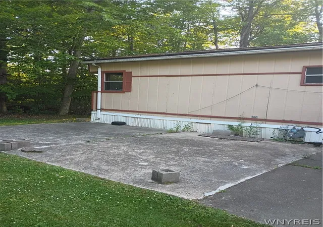 Photo 4 of Manufactured home for sale at 93 Waterview Pkwy, Hamburg, NY 14075 | MLS# B1696911 | Listing updated on 2026-09-14