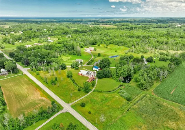 Photo 3 of Sale Pending at 2720 Arbor Rd Ext, Ontario, NY 14519 | MLS# R1696255 | Listing updated on 2026-08-22
