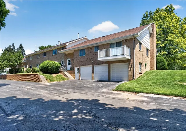 Listing Photo 4 - Condo for sale in building located at 1018-b Greenleaf Rd, Rochester, NY 14612