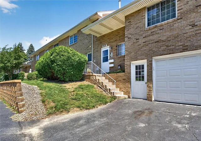 Listing Photo 5 - Condo for sale in building located at 1018-b Greenleaf Rd, Rochester, NY 14612